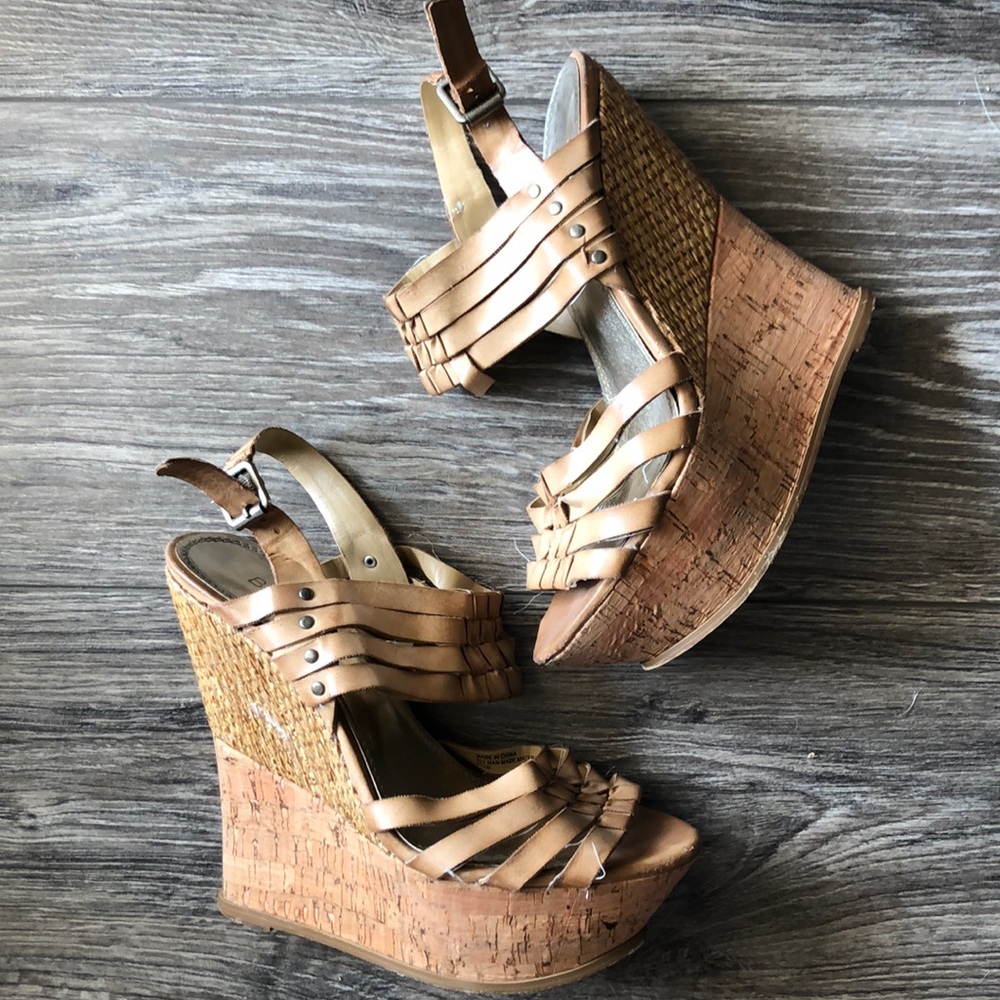 Nude wedges